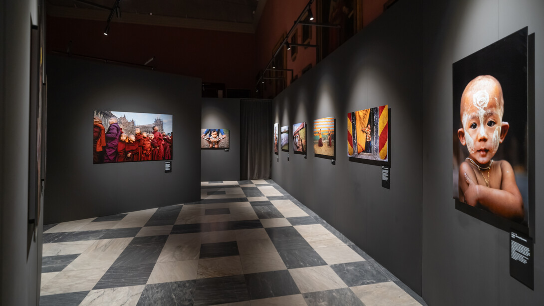 Steve McCurry, Children, vista della mostra. Cortesia di Fermo