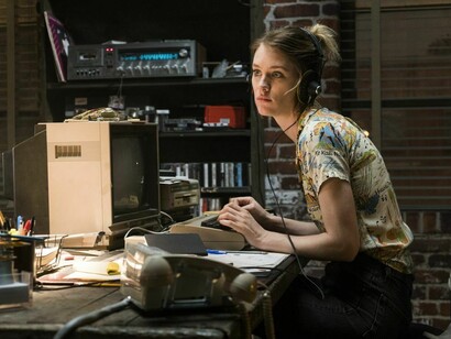 Cameron (Mackenzie Davis) Working at Mutiny