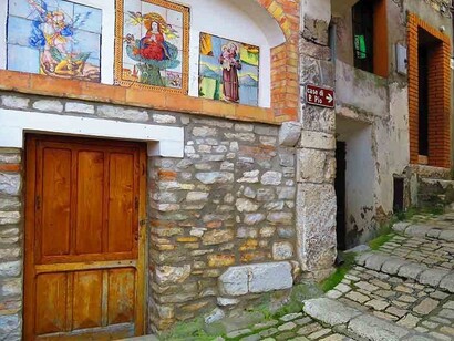 Una stradina del borgo di Pietrelcina, Benevento, Italia