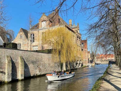 Bruges canal scene 