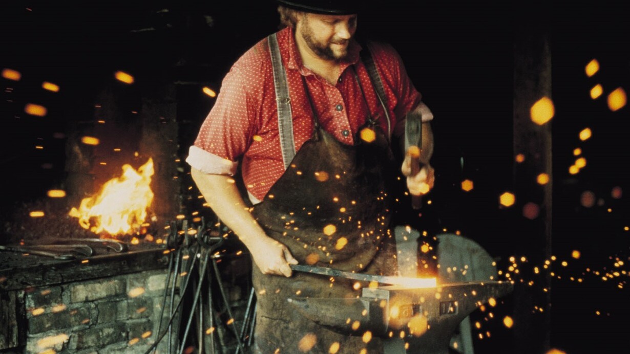 El trabajo del herrero en su fragua