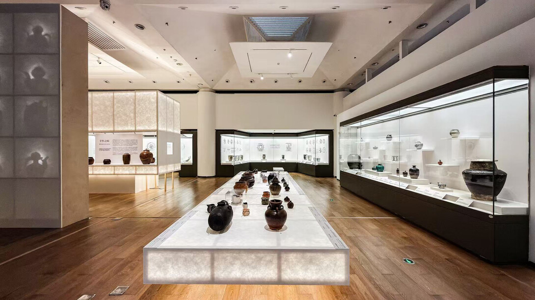 Clay and the Myriad: modern chinese folk ceramics exhibition, exhibition view. Courtesy of Tsinghua University Art Museum