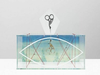 Damián Ortega, How to make illusions, 2013, Scissors, print, thread, cardboard and Plexiglas vitrine, 15 x 30 x 15 cm, © Damián Ortega, Photo: Ben Westoby, Courtesy White Cube