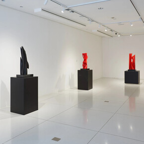 Pablo Atchugarry, The time of sculpture, exhibition view. Courtesy of Contini Art Gallery