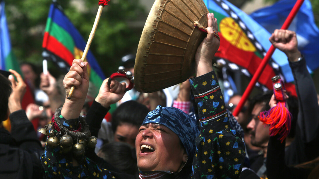 Manifestantes mapuche exigen el respeto a su cultura