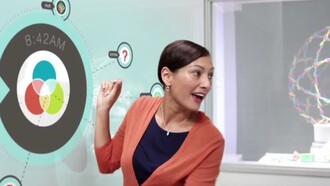 Professora em um quadro branco