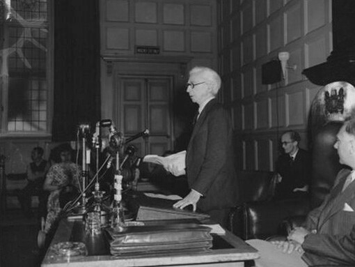 Bertrand Russell reading the Manifesto