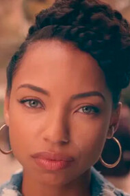 Personagem da série da Netflix, Dear White People. Dear White People destaca de que forma as diferentes experiências de opressão convergem para produzir diferentes realidades para as personagens