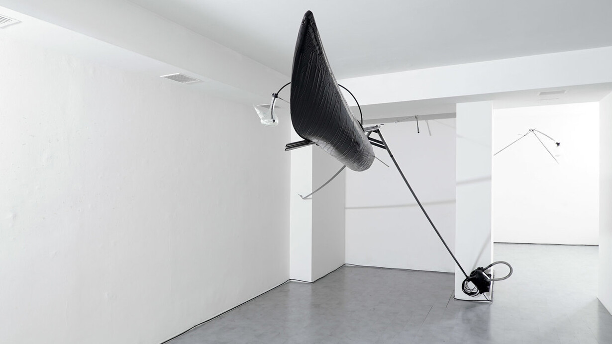 Gilberto Zorio - Canoa Aggettante, 2016, Courtesy Galleria de' Foscherari