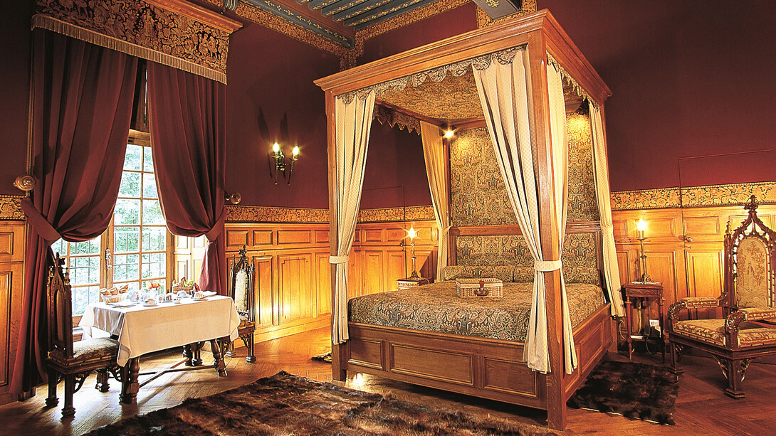 Château de Vault-de-Lugny: the King Room situated in the main wing