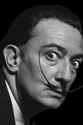 Salvador Dalí, pintor espanhol responsável por contribuir para a arte surrealista