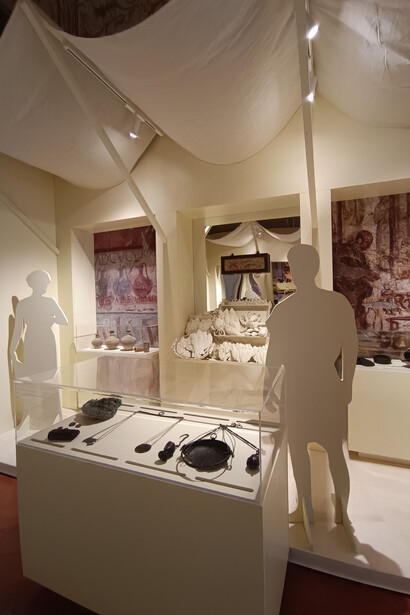 Del huevo a las manzanas. La civilización del alimento y los placeres de la mesa, vista de exhibición. Cortesía del Parco Archeologico di Ercolano