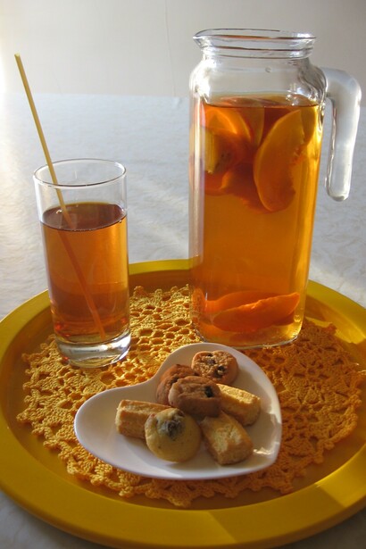 Tè freddo alla cannella e pasticcini