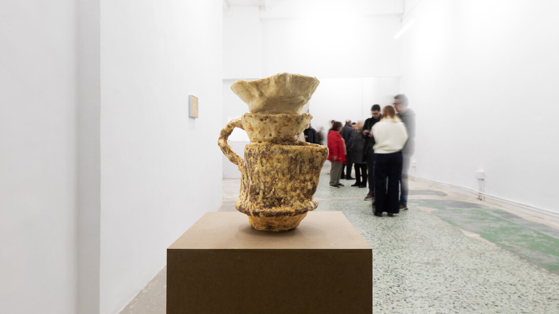 Carlos Fernández-Pello, Alguien nos entenderá cuando estemos muertos, vista de exhibición. Cortesía de Galería Nordés