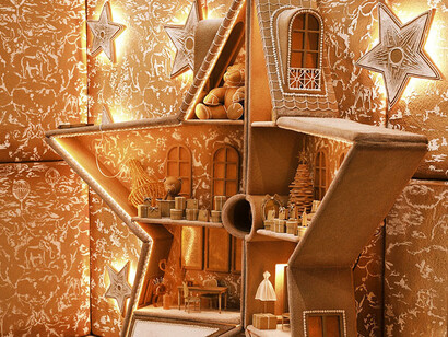 Escaparates de «The Fabulous World of Dior» en los almacenes Harrods, Londres, Reino Unido
