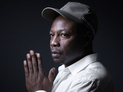 Mc Solar. Ce sont eux qui pulsent la poésie dans l’Histoire et le temps, c’est entre leur mains et sous leur plume que la poésie réalise ses exploits