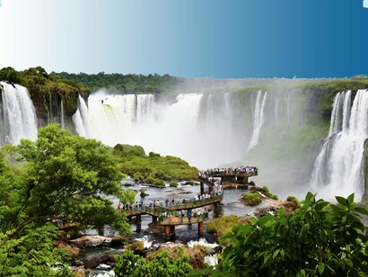 Sous le fracas des chutes d’Iguazú en Argentine, le silence du vrai. La nature y dicte sa loi, souveraine et intemporelle