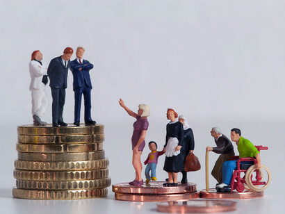 La presencia de una tecno-burocracia que actúa como propietaria de los recursos públicos y los distribuye bajo criterios de selección político-ideológica es una realidad que amerita estudios pormenorizados, y que influye en las dinámicas básicas de la desigualdad