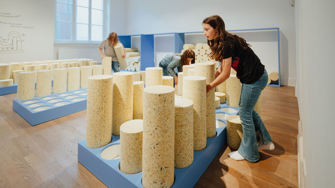 Minimöbel. Stühle für kinder, ausstellungsansicht. Mit freundlicher genehmigung des Museums für Kunst und Gewerbe Hamburg