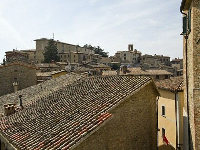 Montone is a comune in the Province of Perugia, in the Italian region of Umbria, located about 35 km north of Perugia. It is listed among I Borghi più belli d’Italia