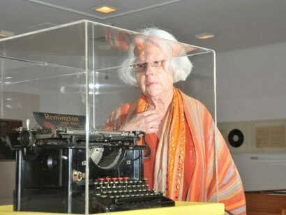 Telê Ancona Lopez, professora e pesquisadora brasileira, uma das principais estudiosas e editoras da obra de Mário de Andrade. Telê não precisa de apresentações. E seria difícil, no espaço deste texto, falar, de maneira adequada, de caminhos longamente trilhados, no percurso sólido