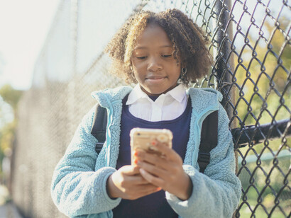 El problema es cuando se vuelve un modo de vida, en el que la pantalla solo nos convierte en una proyección de lo que imaginamos ser