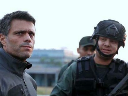 Leopoldo López tras ser liberado por Guaidó de su arresto domiciliario el 30 de abril