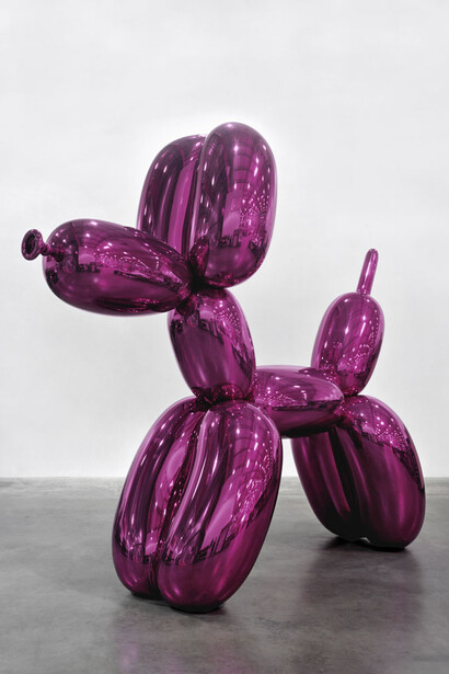Balloon Dog (Magenta), 1994 - 2000. Mirror-polished stainless steel with transparent color coating, 121 x 143 x 45 inches 307.3 x 363.2 x 114.3 cm © Jeff Koons
