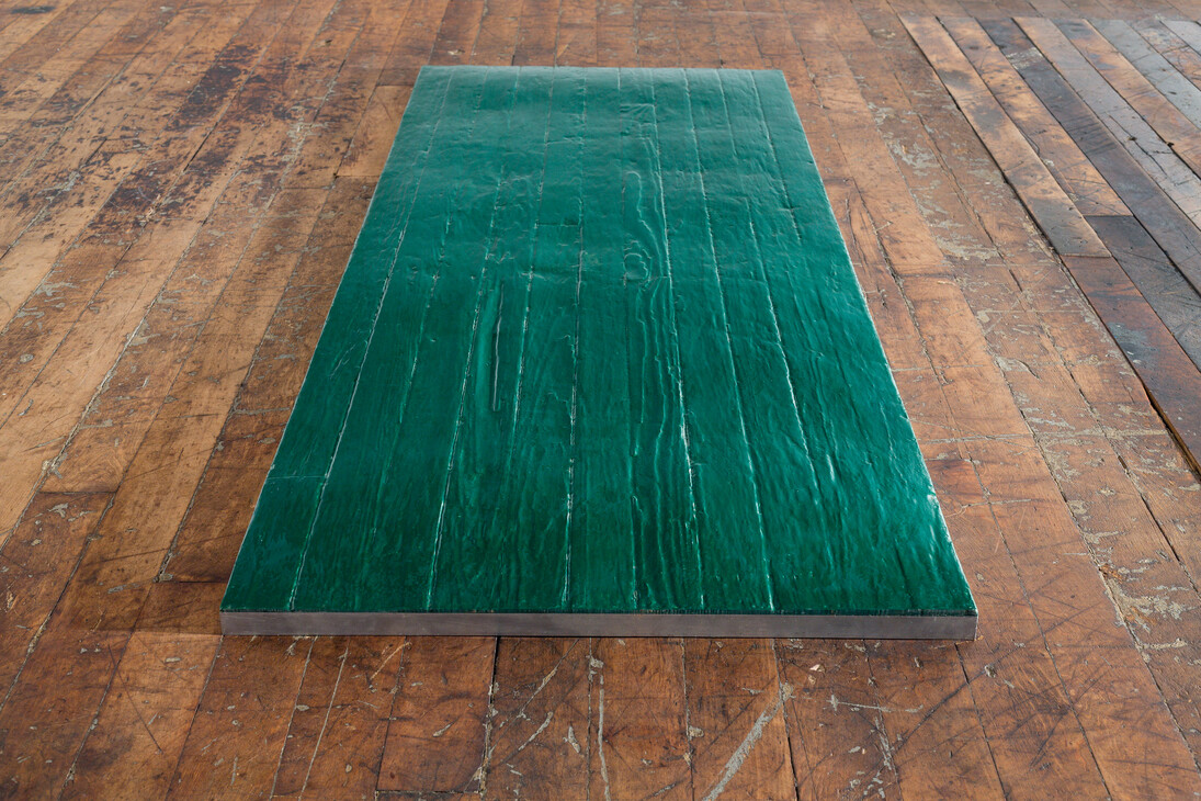 Alex Hay
Untitled (plank)
1966
paint on casting resin on aluminum structure
1 1/4 x 27 x 75 inches
(3.2 x 68.6 x 190.5 cm). Images courtesy the artist and Peter Freeman, Inc
