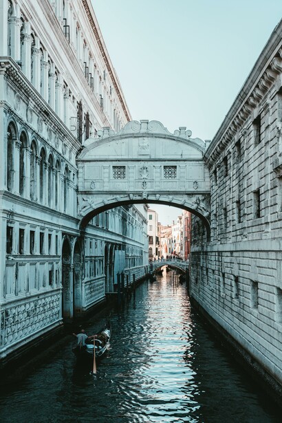 "Venezia è inafferrabile come la sua acqua natale che sembra stagnare e invece non è mai ferma, mai la stessa"