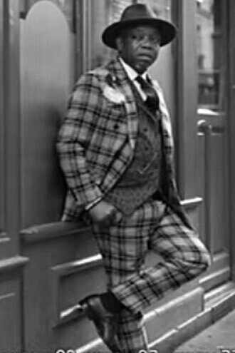 Desde los años 1920 hasta hoy, la vitalidad cultural del Congo ha encontrado múltiples formas de expresión. Jocely Armel, conocido como Bachelor y creador de la marca @Connivences, República Democrática del Congo