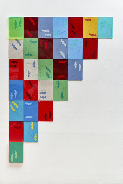 Francesco Candeloro, Linee angolo, 2020, Plexiglas, découpage e pennarello su carta e acetato, 207,9x147 cm (opera aperta);
29,7x21 cm (opera chiusa)
