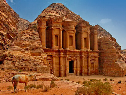 Petra, Jordanie. Nous sommes montés dans la jeep pour avoir la vue sur Petra