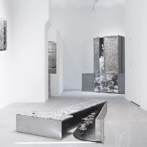 Timsam Harding, Ni de lejos cerca, vista de exhibición. Cortesía de la Galería T20