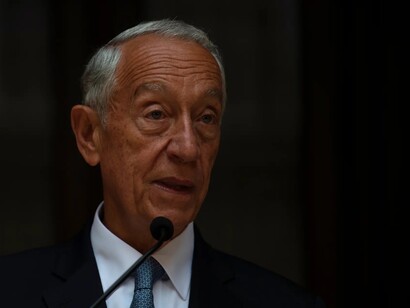 Com uma carreira diversificada que inclui jornalismo e docência, Marcelo é reconhecido pela sua experiência multifacetada antes de assumir a presidência