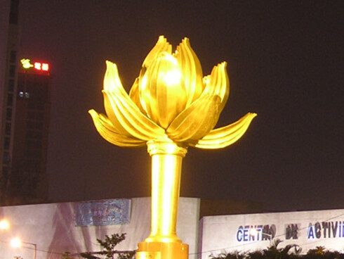 Símbolo de Macau: A flor de lótus, escultural em bronze dourado