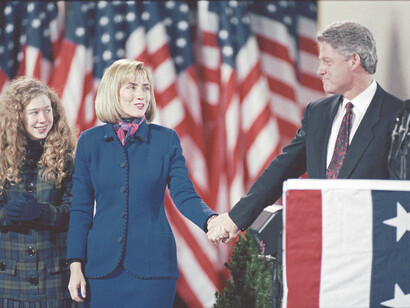 Hilary Clinton, política demócrata estadounidense, junto a su esposo, Bill Clinton