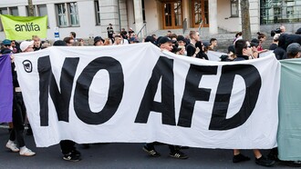 Manifestación de Antifa contra la derecha con motivo de las elecciones estatales en Turingia, Alemania, 1 de septiembre de 2024