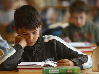 Lo más triste es que aún hoy en día se siguen dando clases magistrales en las que el profesor habla y el alumno se limita a memorizar lo dicho