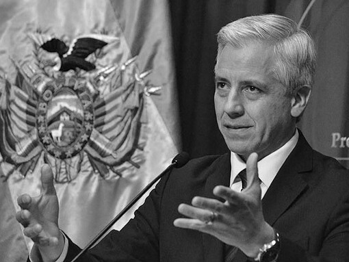 Durante su mandato desde la vicepresidencia, Álvaro García Linera alimenta la reflexión teórico-académica del proceso que acompaña el camino político