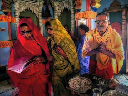 India, fedeli in preghiera in uno dei templi jainisti principali del complesso di Palitana, stato del Gujarat, foto Sergio Pessolano