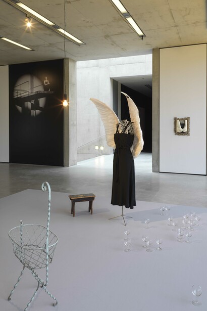 Rose English, Plötzlich in pracht beginnen, ausstellungsansicht. Mit freundlicher genehmigung des Museum der Moderne