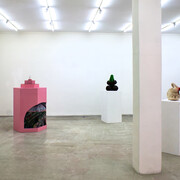 Eliana Quilla, Te busco, noche, vista de exhibición. Cortesía de Linse Galería