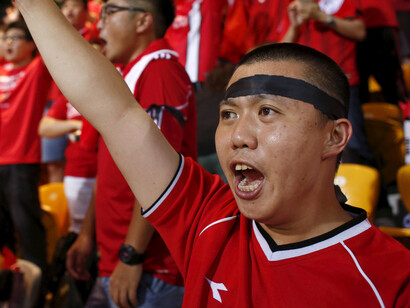 Tifosi durante una partita della nazionale di Hong Kong