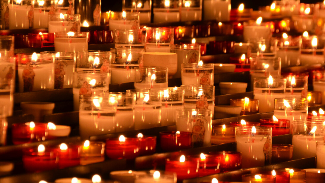 O luto nos afeta de maneiras distintas, sempre trazendo uma dor que pode perdurar. Mesmo que o tempo ajude a cicatrizar, a saudade e o vazio permanecem. Este texto reflete sobre a complexidade emocional de perder alguém amado