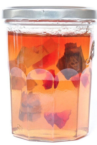 Pierre Sportolaro, Confitures de désenchantement, gelée de pomme - pétales de rose - fragments de libération, 2015 