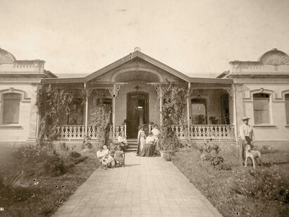Casa de la familia, frente a La Sabana. Cortesía: Museo Nacional de Costa Rica
