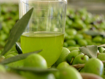 Aceite entre aceitunas