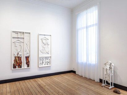 Various artists, Textile unravelled, exhibition view. Courtesy of Galerie Christophe Gaillard 