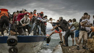 Barcone di migranti nel Mediterraneo